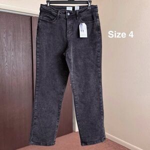 Time and Tru Women's High Rise Relaxed Boyfriend Jeans, 26" Inseam, Size 4